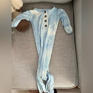 Lou Lou & Co Newborn knotted gown with hat